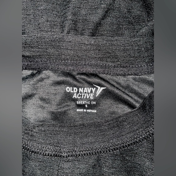 Old Navy Active lightweight grey long sleeve work out top size S - Picture 4 of 4